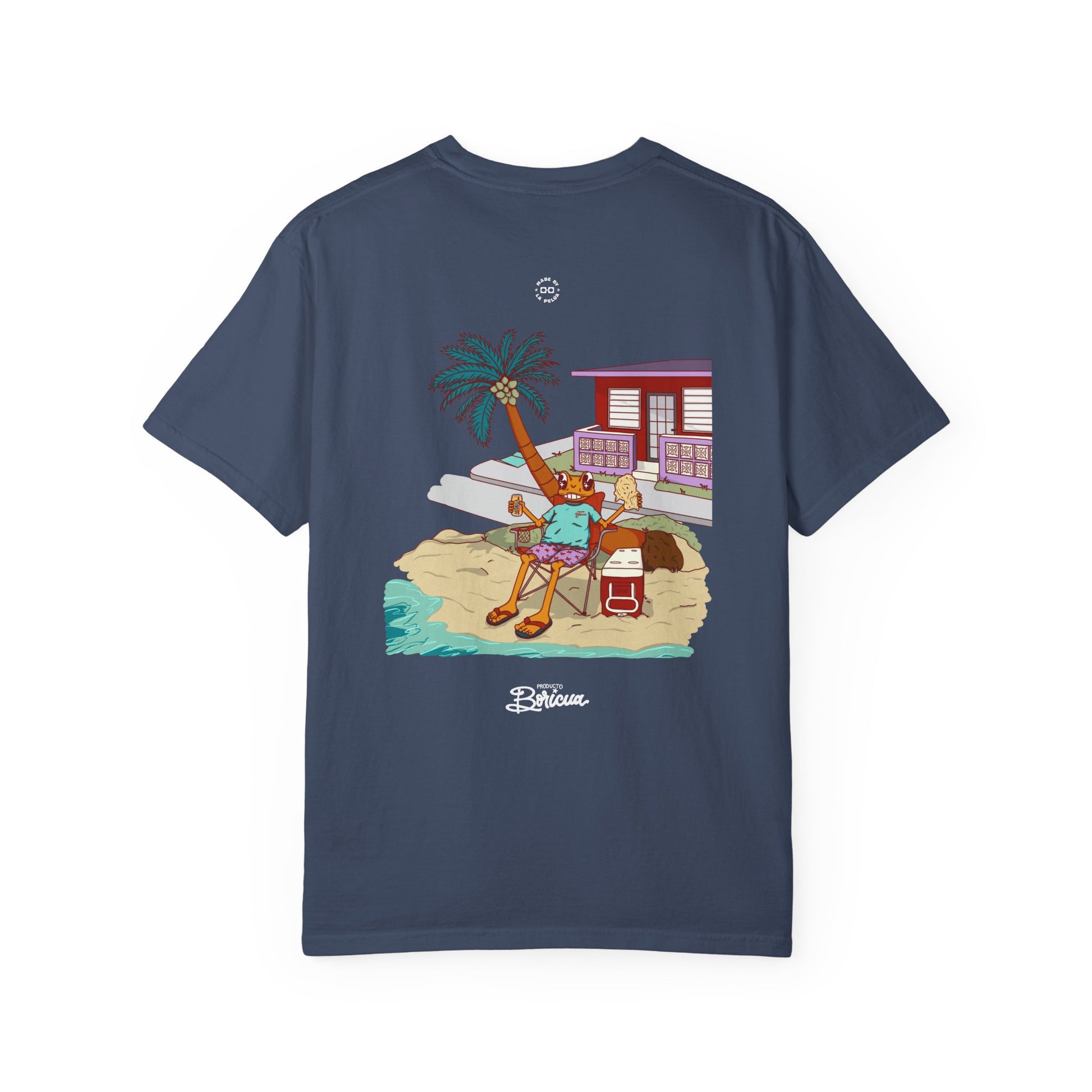 Concho en la playa en PR - Bandera Puerto Rico T-Shirt