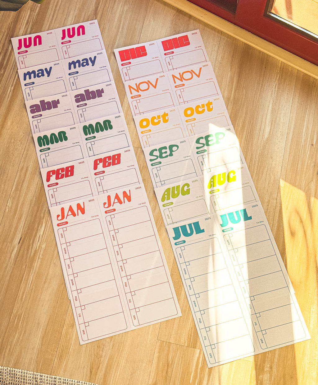 Funky 2025 Weekly Calendar (Dated&Undated)