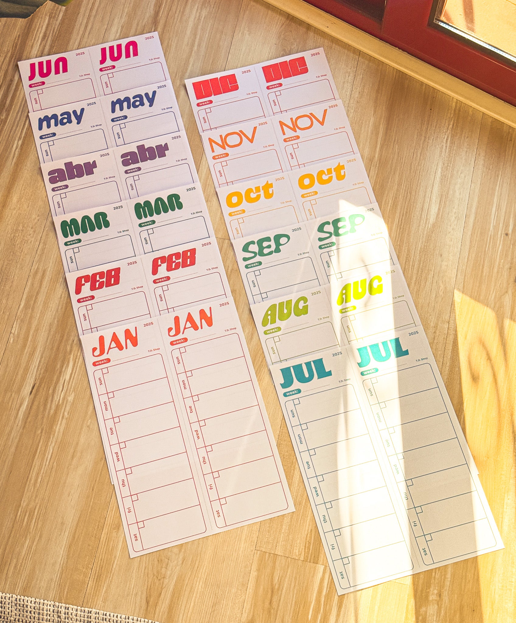 Funky 2025 Weekly Calendar (Dated&Undated)