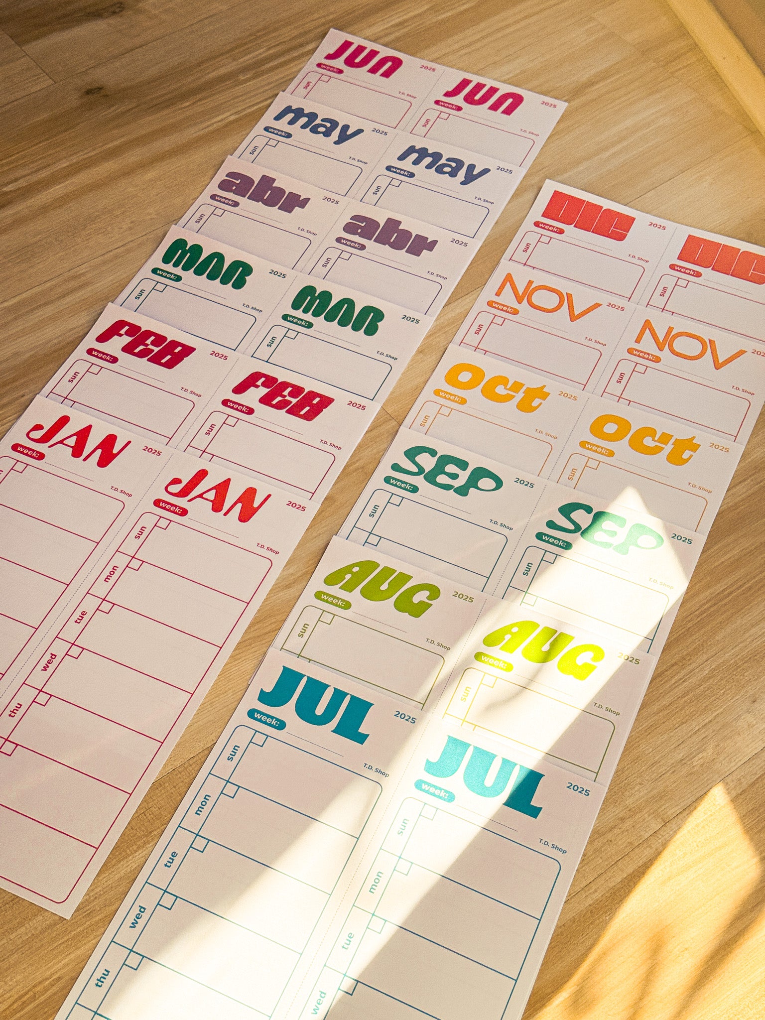 Funky 2025 Weekly Calendar (Dated&Undated)
